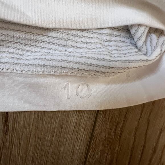 LULULEMON Women's Swiftly Tech Short Sleeve Scoop Size 10 In Heathered White - Picture 10 of 11